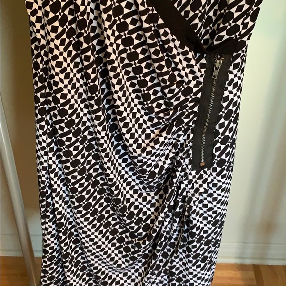 Dress - Picture 4 of 4